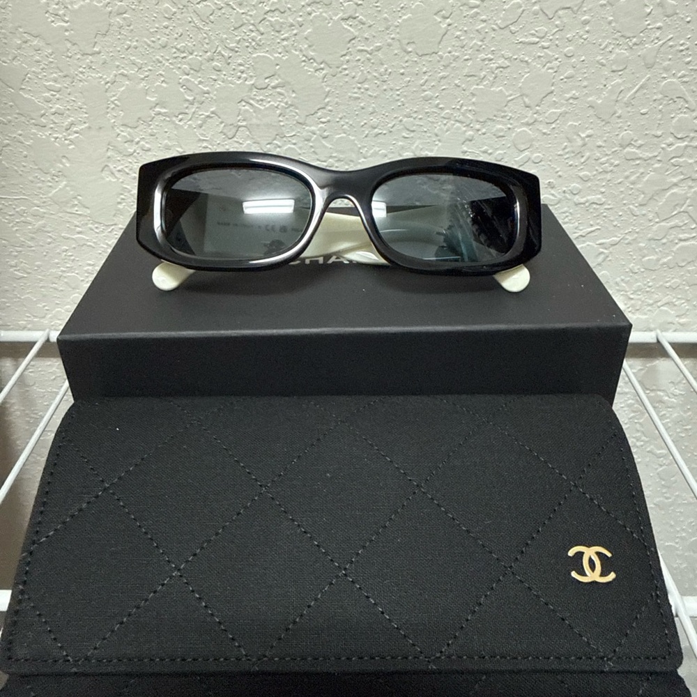 CHANEL Elegant Black Sunglasses with Quilted Case NWT